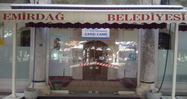 Emirdağ'da Çarşı Camii'nde temizlik yapıldı