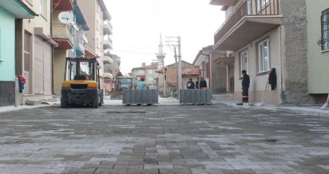 Emirdağ'da yol yenileme çalışmaları sürüyor