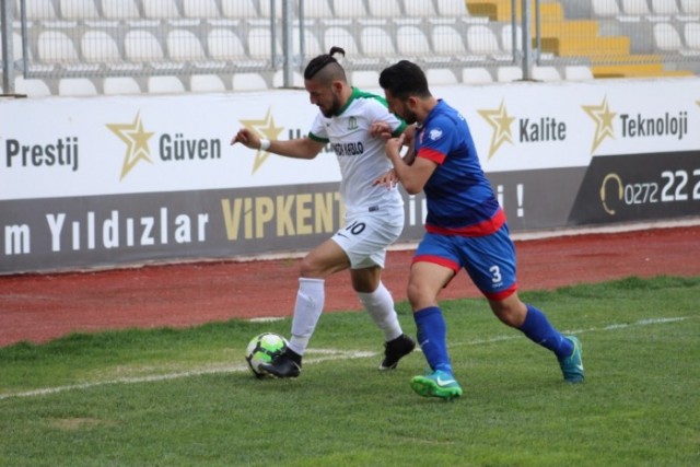 Emirdağspor ve Şuhut Belediye Hisarspor'un gol düellosu