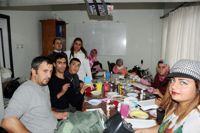 Engellilere yönelik ahşap boyama kursu açıldı